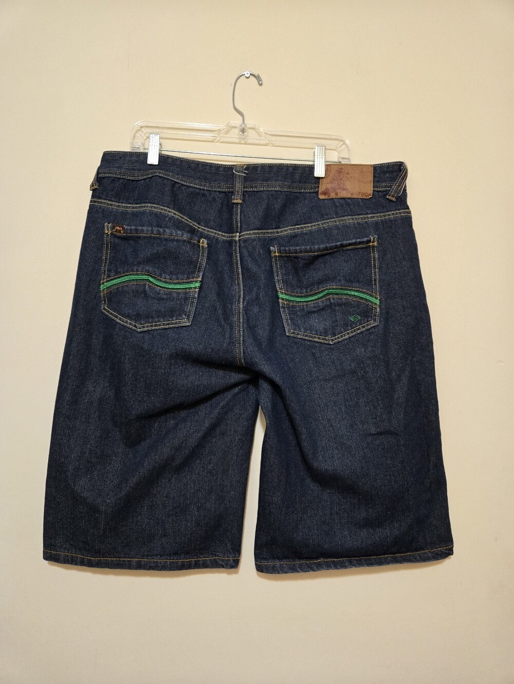 VTG Enyce baggy dark wash denim shorts  Size 38